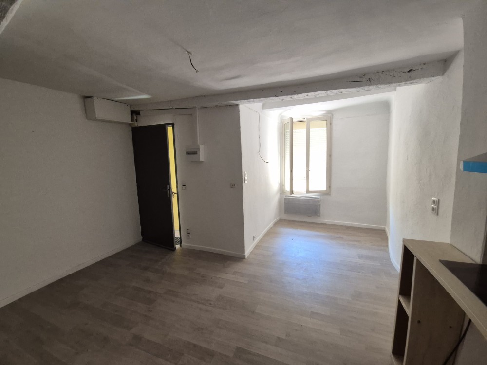 Studio Apt (84400)