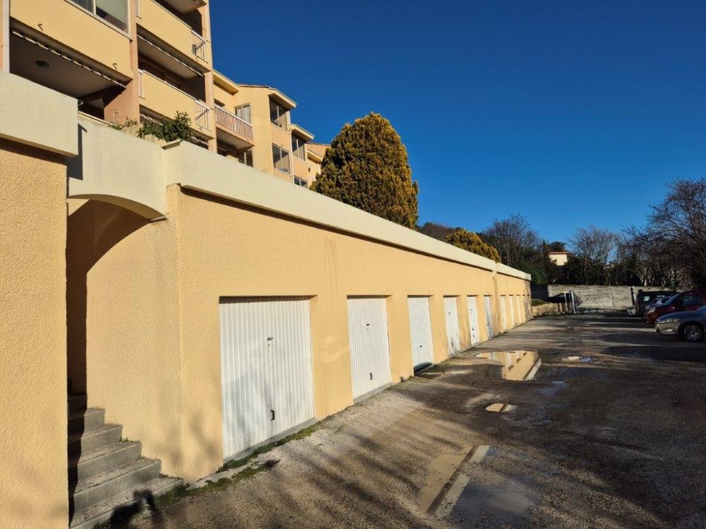 Emplacement/parking Apt (84400)