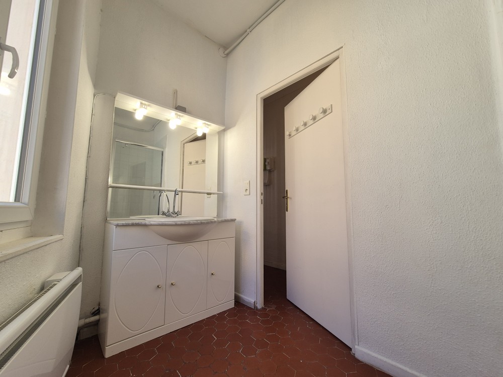 Studio Apt (84400)