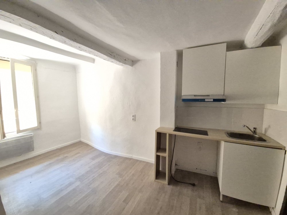 Studio Apt (84400)