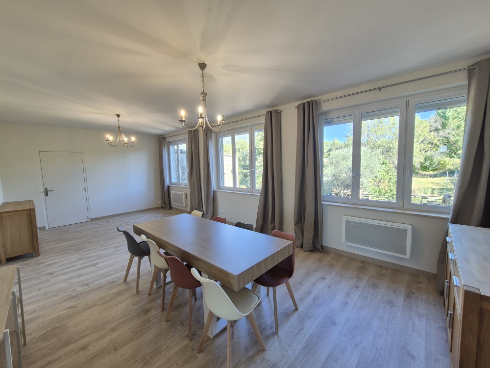 Location meublée Rustrel (84400)