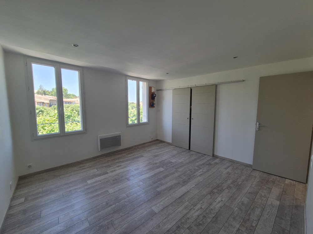 Locaux commerciaux Apt (84400)