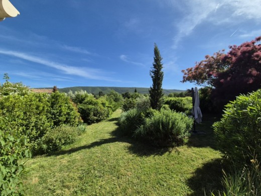 location  à Lacoste (84480)